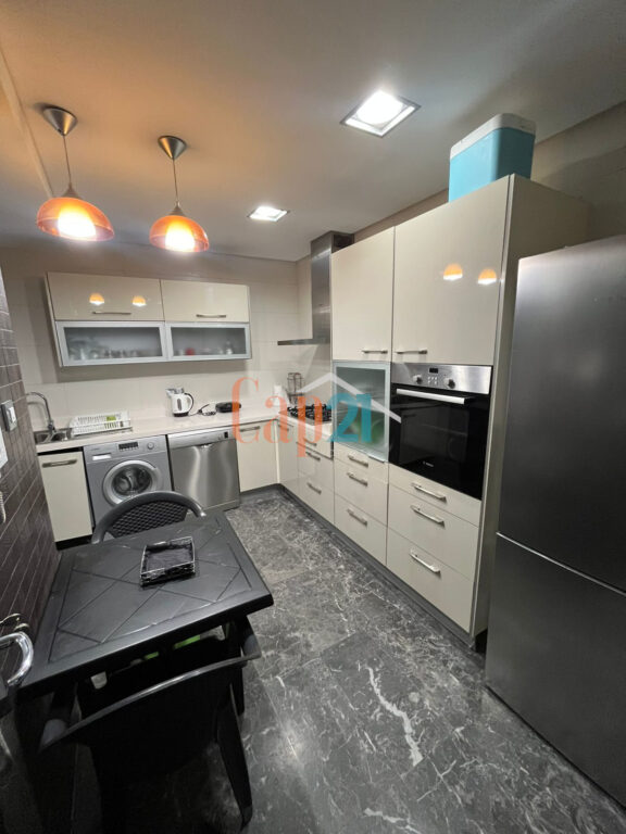 Appartement meublé avec jardin et piscine à louer