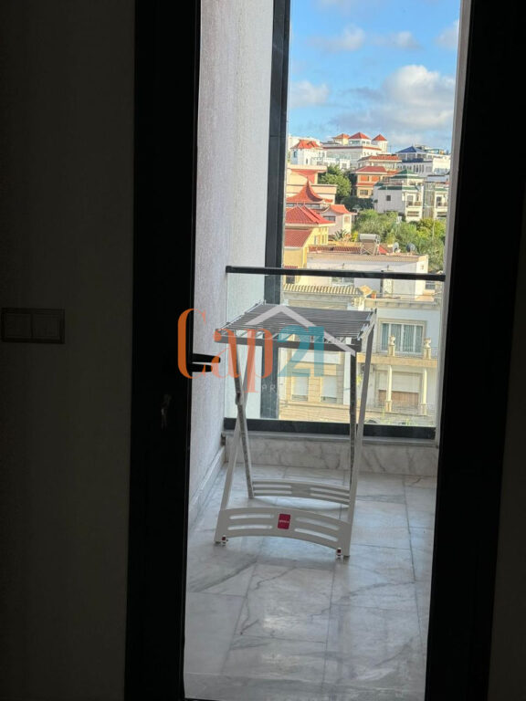 Location d'un bel appartement meublé à Place Mozar