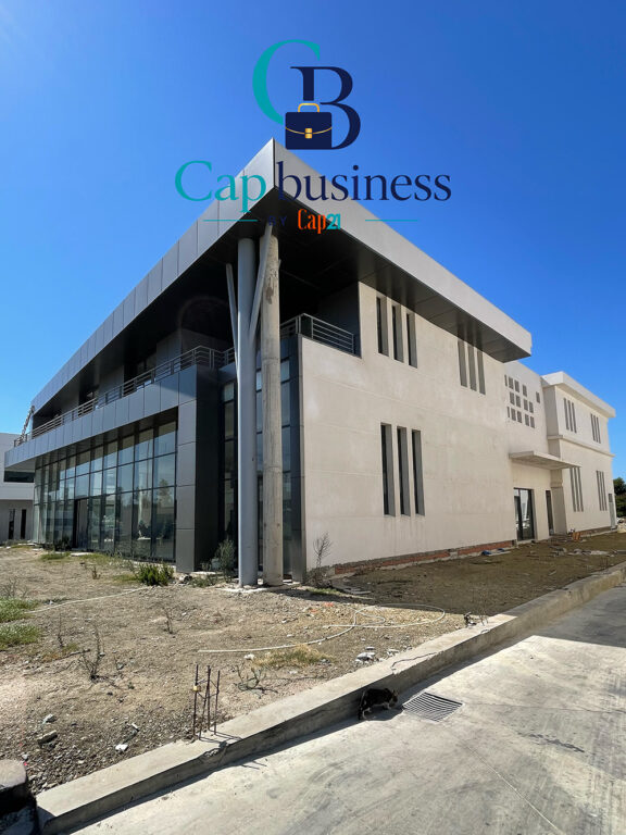 SHOWROOM À LOUER – EMPLACEMENT STRATÉGIQUE