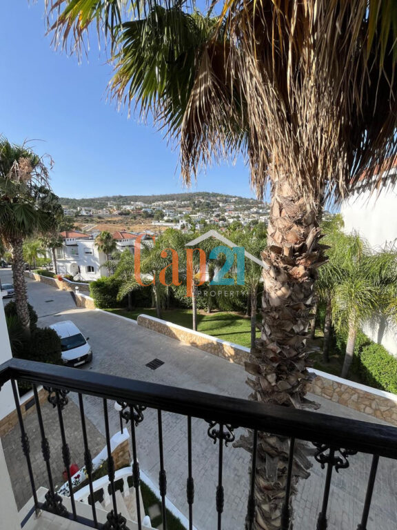 Magnifique villa semi meublée à louer à Boubana