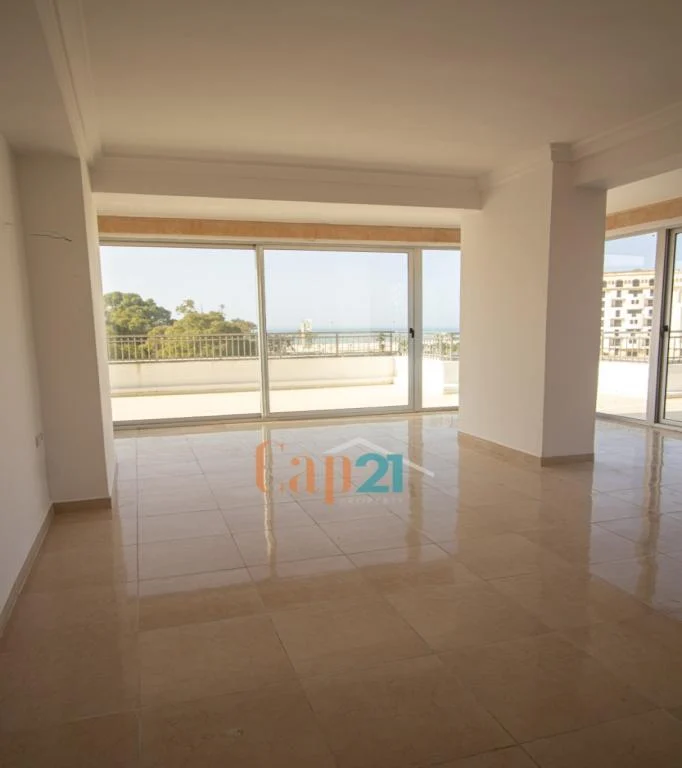 Spacieux appartement vide à vendre au centre